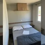 Mobil Confortable Avec Terrasse Pour 4 Personnes - Api-1-52-583 *