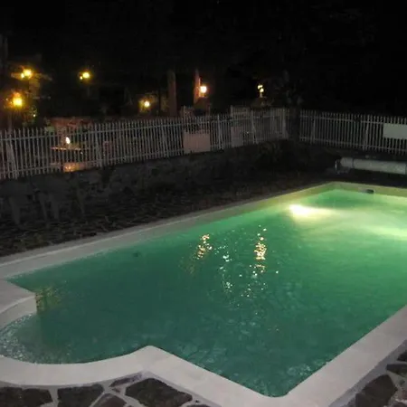 Mobil Confortable Avec Terrasse Pour 4 Personnes - Api-1-52-583 אתר קמפינג