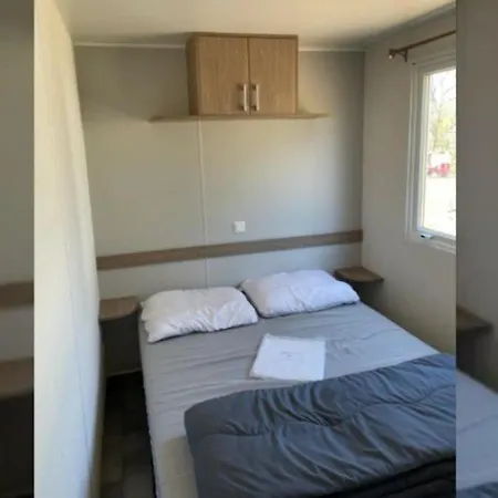 Mobil Confortable Avec Terrasse Pour 4 Personnes - Api-1-52-583 *