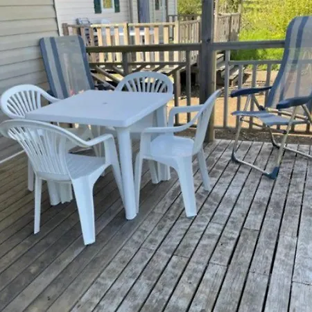 Mobil Confortable Avec Terrasse Pour 4 Personnes - Api-1-52-583 *