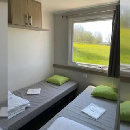 אתר קמפינג Mobil Confortable Avec Terrasse Pour 4 Personnes - Api-1-52-583 *