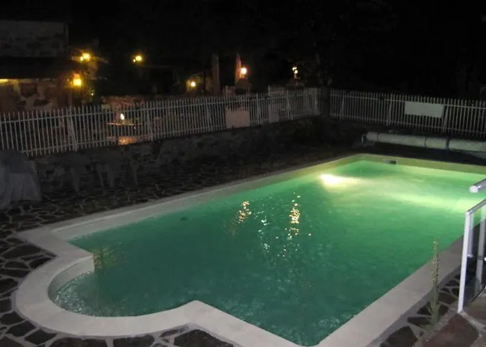 Mobil Confortable Avec Terrasse Pour 4 Personnes - Api-1-52-583 Camping